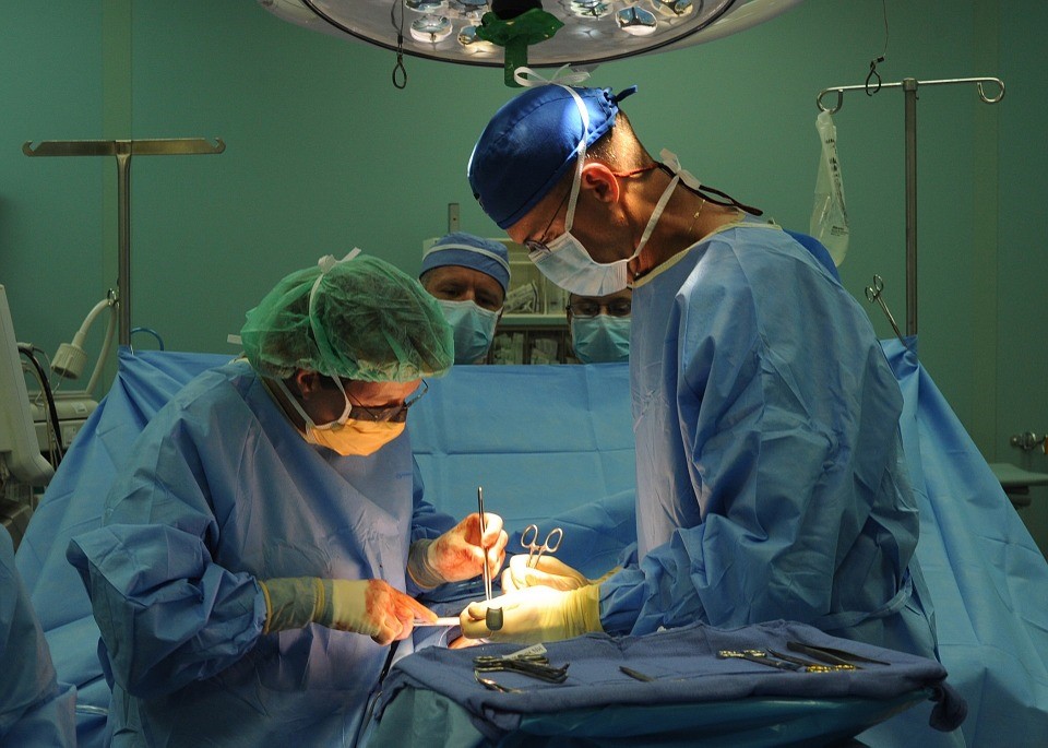 surgery-880584_960_720 (1).jpg (1)